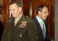 NATO's outgoing commander in Europe, General James Jones, pictured with Russian Foreign Minister Sergei Lavrov (file photo) (epa)
