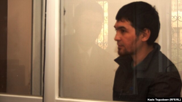 Айыпталушы Саян Хайыров сотта отыр. Алматы, 1 қараша 2013 жыл.