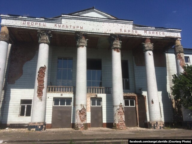 Дворец культуры в Галициновке, Марьинский район Донецкой области Украины