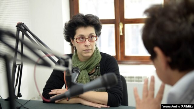 Radina Vučetić u studiju Radija Slobodna Evropa u Beogradu