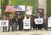 Uzbek exiles protest outside UN headquarters on May 12 (RFE/RL)