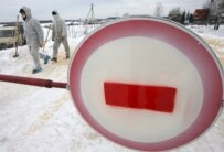 Health workers leaving a quarantine zone in the village of Babenki, 50 kilometers from Moscow (epa)