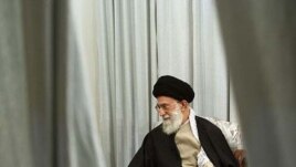 احمد قابل دفاع از خود، همفکران و برادرش حجت الاسلام هادی قابل را انگيزه انتقاد از آيت الله خامنه ای می داند.(عکس: فارس)
