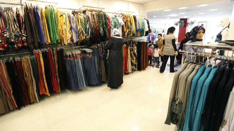 مقام دولت ایران: ۹۰ درصد پوشاک وارداتی قاچاق است