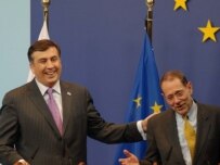 Georgian President Mikheil Saakashvili (left) meets with EU foreign policy chief Javier Solana in Brussels (InterPressNews)
