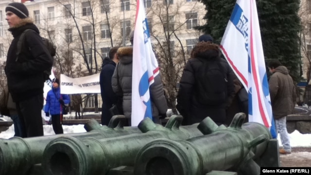 On December 1, about 80 people gathered in a Moscow square in support of gun rights in Russia.