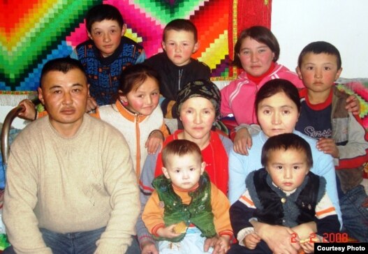 Оралман отбасы. Көрнекі сурет