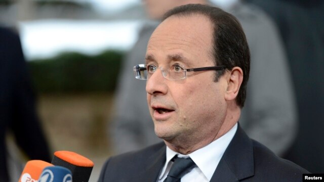French President Francois Hollande wants to lift an EU embargo and arm Syria's rebels.
