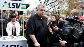 Nenad Čanak u jednoj od akcija svoje stranke