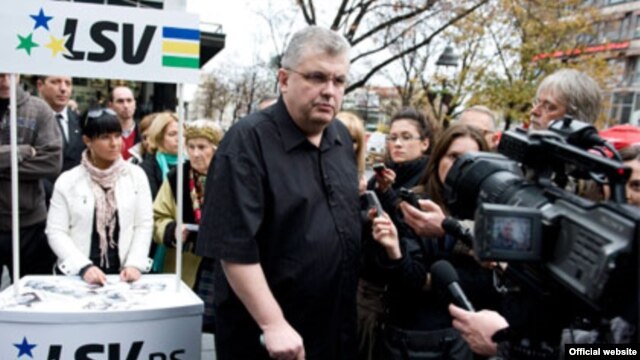 Nenad Čanak u jednoj od akcija svoje stranke