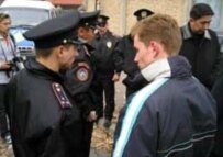 Kazakh police questioning the Ukrainian journalists on 1 December (RFE/RL)