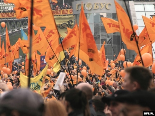 Reference to the Orange Revolution is just one of the casualties in a newly revised Ukrainian history book aimed at fifth-graders. 