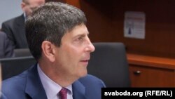 АҚШ-тың хабар тарату ісі бойынша басқарушы кеңесі төрағасы Джефф Шелл.