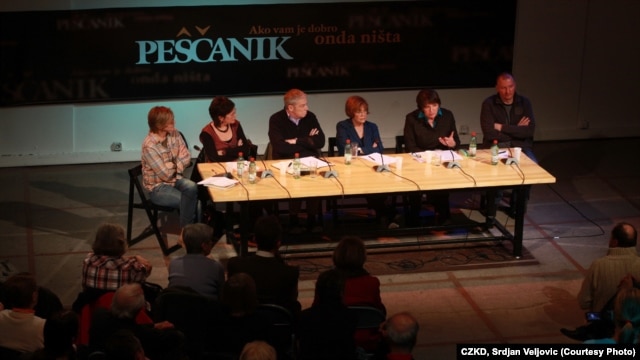 Tribina Peščanika u CZKD: Svetlana Lukić, Dubravka Stojanović, Srđa Popović, Vesna Pešić, vesna Rakić Vodinelić i Dejan Ilić