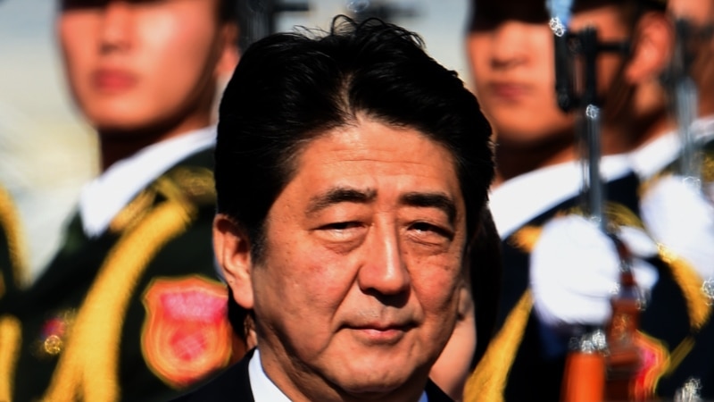 Япония оправдывается за приношение Абэ в храм Ясукуни