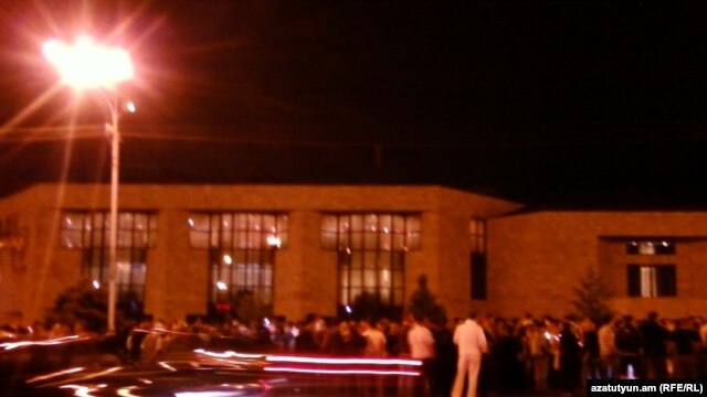 Armenia - Hudreds of people hold a candlelight vigil outside the Harsnakar restaurant in Yerevan, 30Jun2012.