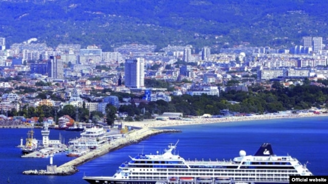 Pamje nga bregdeti në qytetin Varna në Bullgari