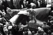 Protesters smashing a statue of Stalin in Budapest on October 20, 1956 (epa)