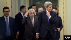 В центре — министр иностранных дел Казахстана Ерлан Идрисов, справа — государственный секретарь США Джон Керри.