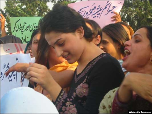 A group of hijras protest in Islamabad in 2008.