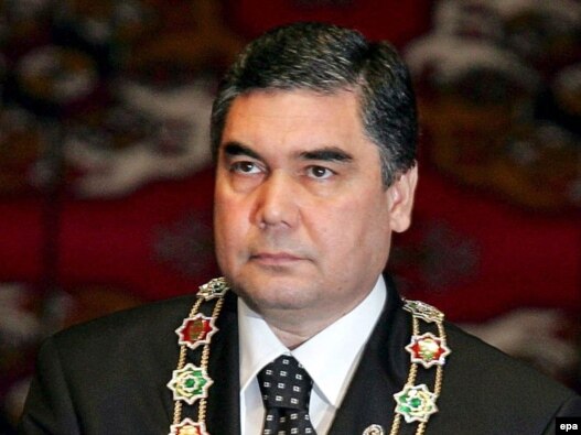 Türkmenistanyň prezidenti Gurbanguly Berdimuhamedow prezidentlik kasamyny kabul edýär, 14-nji fewral, 2009-njy ýyl.