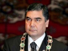 Turkmenistan -- The new Turkmen President Gurbanguly Berdymukhammedov takes the oath during an inauguration ceremony in Ashgabat, 14Feb2007