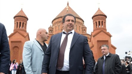 Գագիկ Ծառուկյանը իր հովանավորությամբ կառուցված եկեղեցու օծմանը, Աբովյան, 14-ը մայիսի, 2013