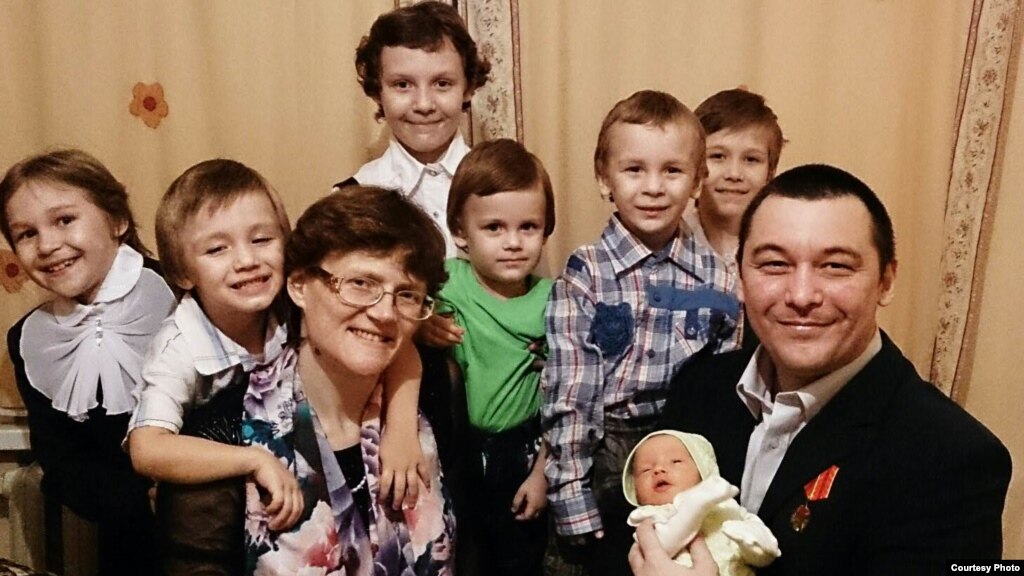 Svetlana Davydova with her husband and children