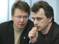 Lyabedzka, right, with Belarusian Popular Front's Vintsuk Viachorka in March (Bymedia.net)