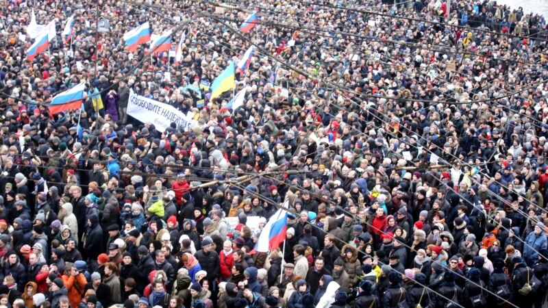 Несколько человек после марша в Москве провели ночь в полиции