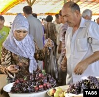 A woman in a hijab shops at a Tashkent market
