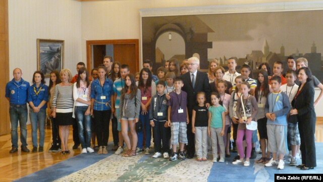 Ivo Josipović sa mladima iz Srebrenice, 16. srpanj 2012.