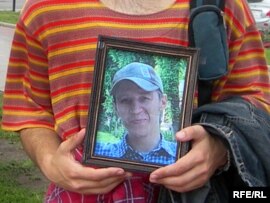 Пикет памяти погибшего участника лагеря экологов в Ангарске Ильи Бородаенко