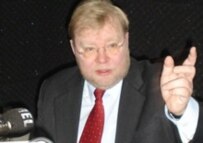 Mart Laar speaking to RFE/RL (RFE/RL)