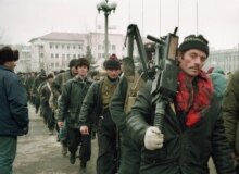 Russia/Chechnya - Chechen fighters head out of Grozny  to fight the Russian federal forces, December 1994