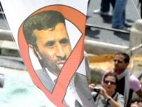 Demonstrators outside the FAO summit in Rome (AFP)
