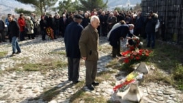 Antifašisti polažu cvijeće na Partizanskom groblju u Mostaru