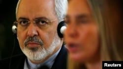 Iranian Foreign Minister Mohammad Javad Zarif (left) spoke about Islamic State in a phone call to his Italian counterpart, Federica Mogherini (right). (file photo)
