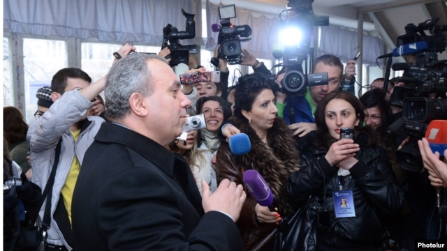 Armenia - Opposition presidential candidate Hrant Bagratian votes talks to reporters at a polling station in Yerevan, 18Feb2013.