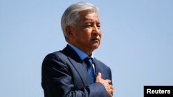 Қазақстан қорғаныс министрі Иманғали Тасмағамбетов халықаралық әскери ойындарының ашылу салтанатында әнұран тыңдап тұр. 2 тамыз 2016 жыл.