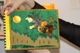 Балалар жазушысы Надежда Каранчуктың көзі көрмейтін балаларға арнап жасаған кітабы. Алматы, 11 сәуір, 2013 жыл