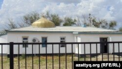 У сельской мечети в Актюбинской области.