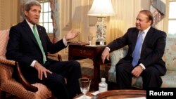U.S.Secretary of State John Kerry (left) and Pakistan's Prime Minister Nawaz Sharif (file photo)