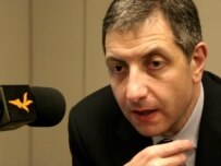 Zurab Noghaideli being interviewed in Prague today (RFE/RL)