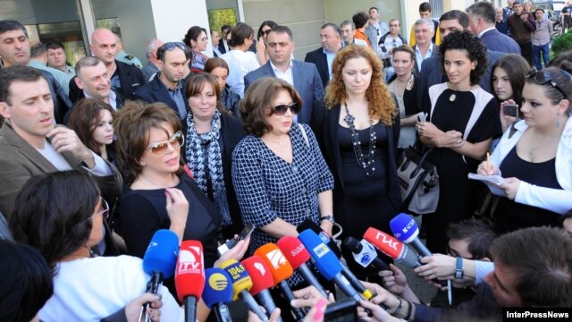 ბადრი პატარკაციშვილის მეუღლემ, ინა გუდავაძემ, და დამ, მზია თოთლაძემ ჟურნალისტების შეკითხვებს უპასუხეს