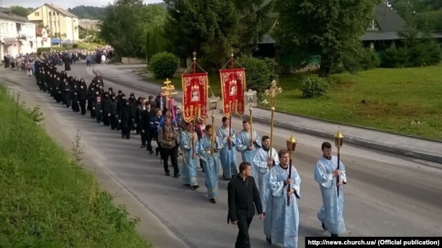 Участники крестного хода "За мир на Украине". 10 июля 