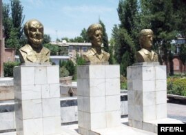 Нимпайкараҳои собиқ қумондонҳои Фронти халқӣ дар шаҳри Қурғонтеппа