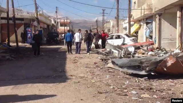 A car-bomb attack killed 16 people and wounded about 20 others in Qatana, near Damascus.