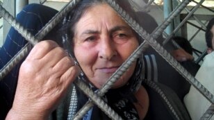 Astara gömrüyü. İrana getmək istəyən Rəfiqə Cavadova