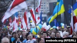 More than 1,500 rallied on Independence Day in Minsk on March 25, carrying Belarusian and Ukrainian flags.